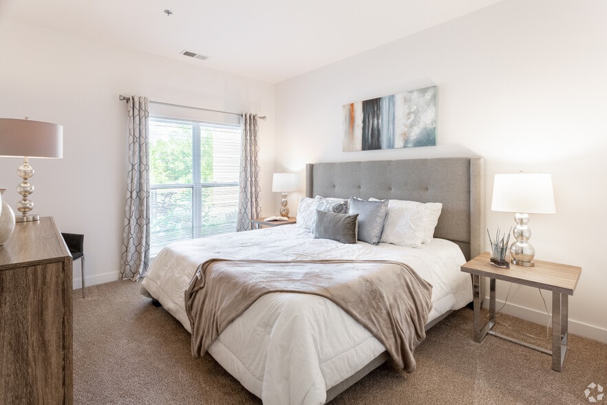 More Photos Of 355 N La Fox St, South Elgin Apartments For Sale