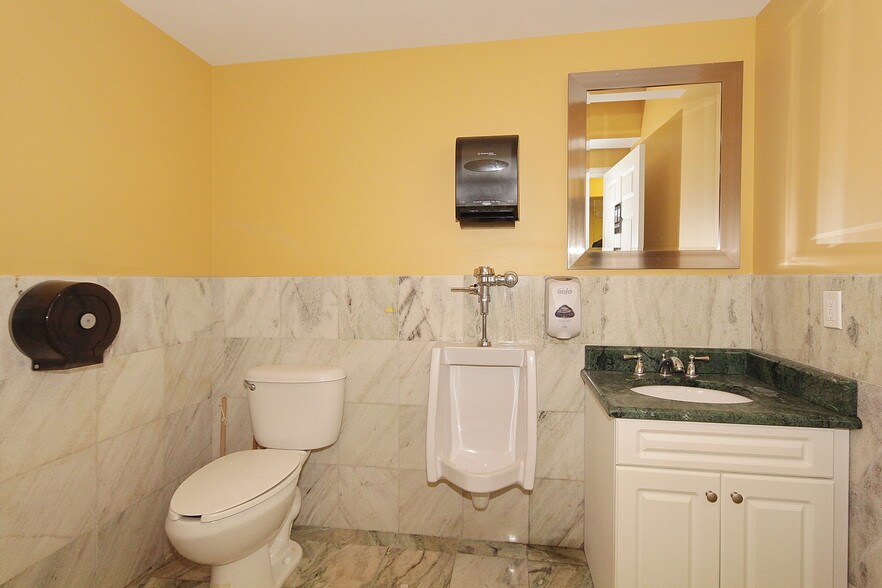 More Photos Of 180 Ferry St, Newark Storefront Retail Office For Lease