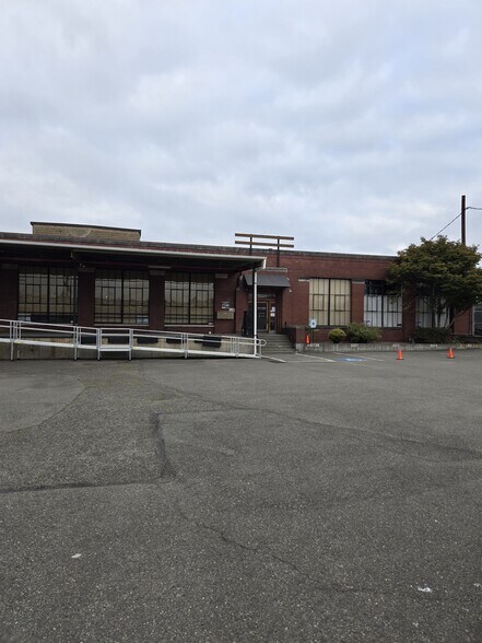 More Photos Of 5015-5025 Colorado Ave S, Seattle Warehouse For Lease