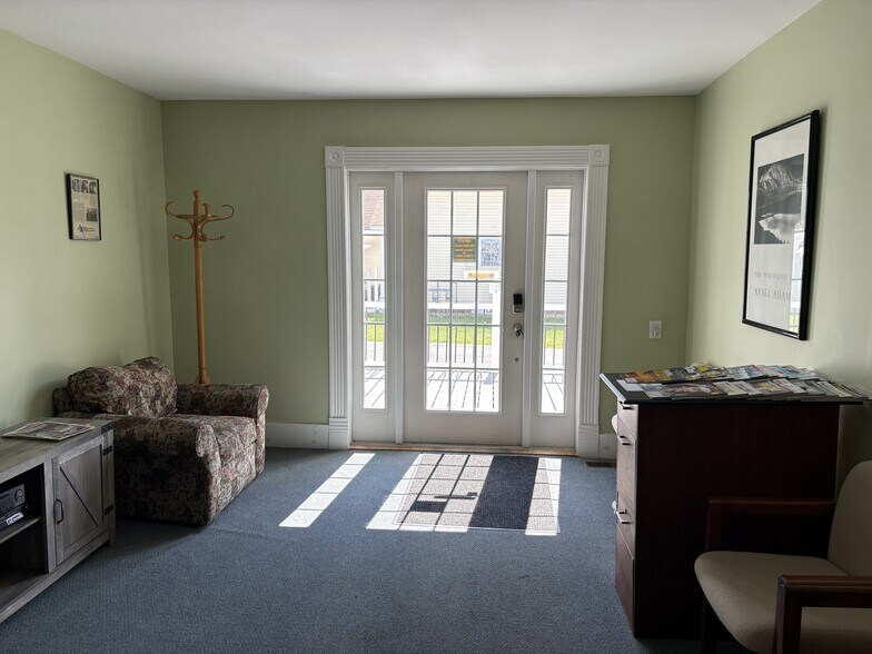 More Photos Of 589 Daniel Webster Hwy, Merrimack Office Residential For Sale