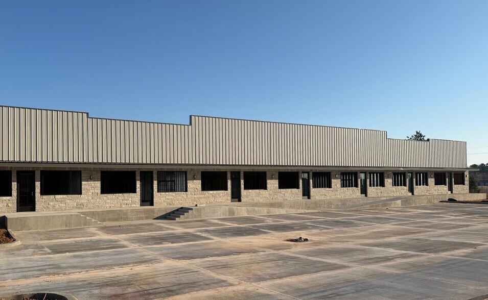 More Photos Of 2906 Westward Dr, Nacogdoches Business Park For Lease