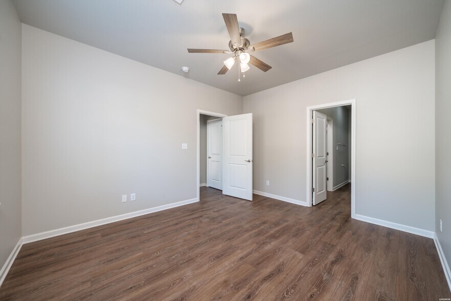 More Photos Of 102 & 106 Cheyenne St, Hot Springs National Park Apartments For Sale