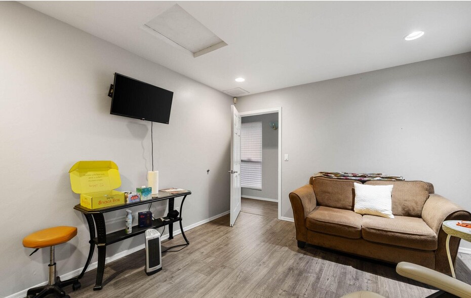 More Photos Of 143 E Merritt St, Prescott Medical For Sale