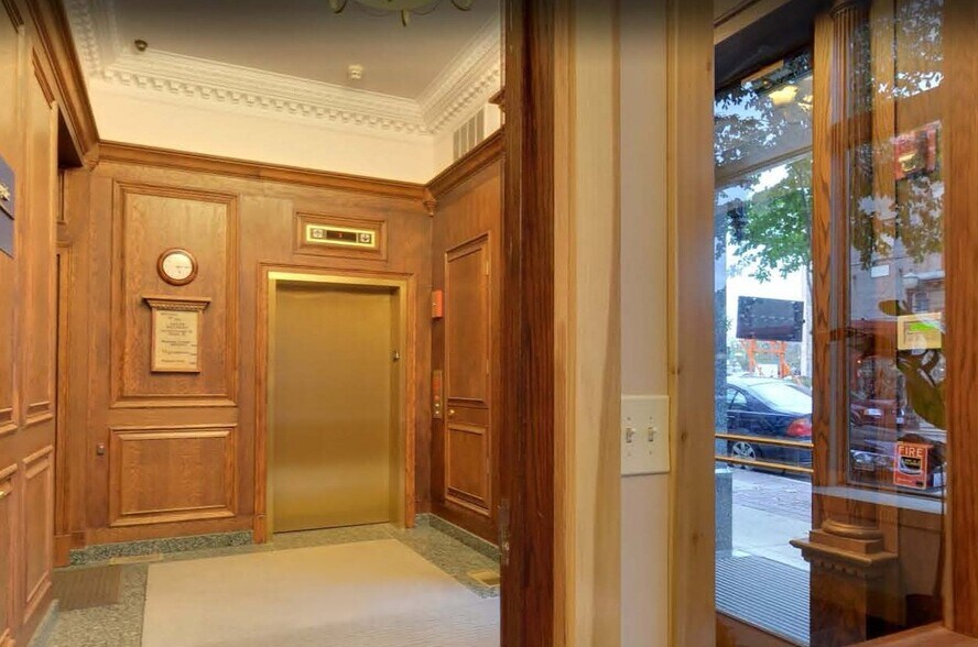 More Photos Of 164-166 E Chicago St, Elgin Office For Sale