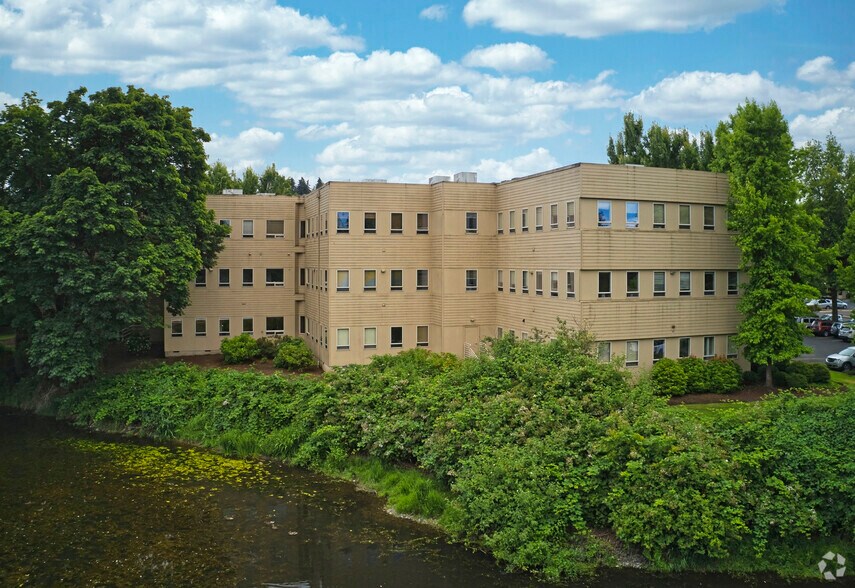 More Photos Of 911 Country Club Rd, Eugene Office For Lease