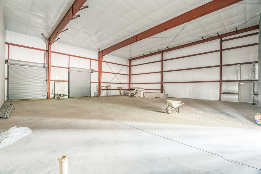 More Photos Of 1703 Roundrock Dr, Raleigh Flex For Sale