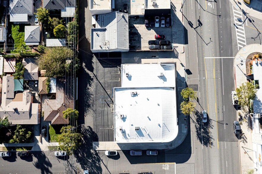 More Photos Of 4000-4004 W Burbank Blvd, Burbank Freestanding For Sale