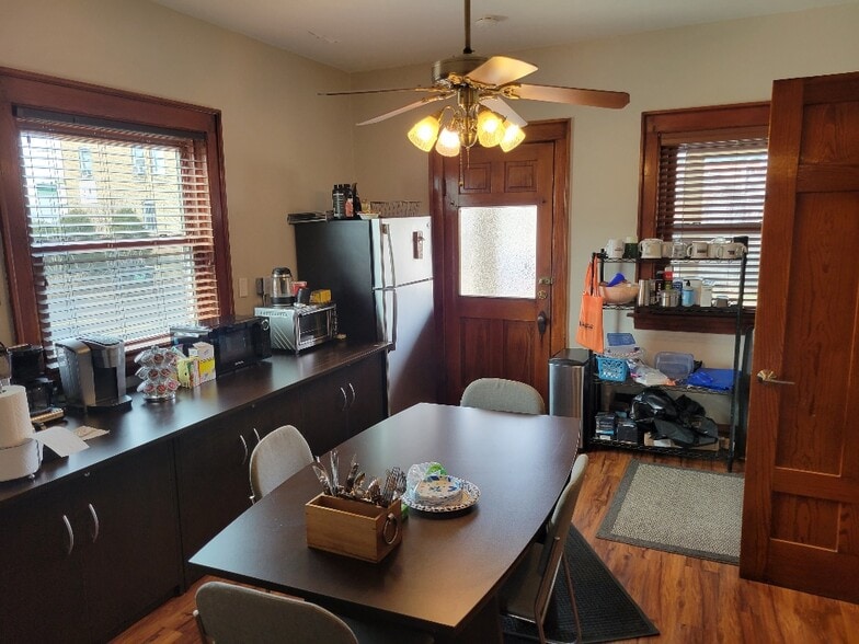 More Photos Of 117 W Willow Ave, Wheaton Office For Lease