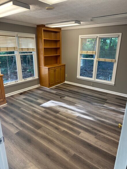 More Photos Of 171 Amos Dr, Cumming Office Residential For Lease