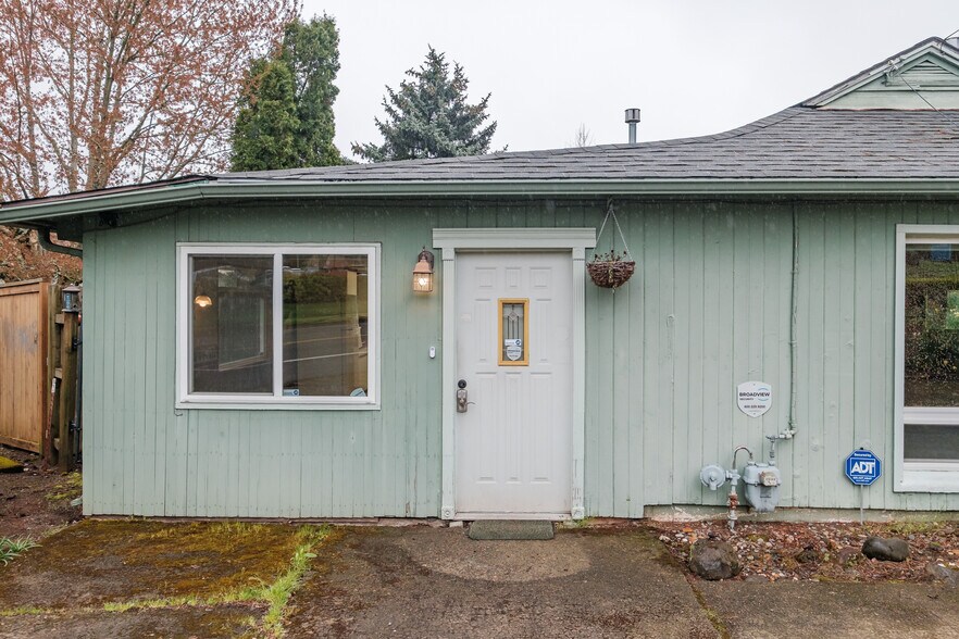 More Photos Of 5198 Skyline Rd S, Salem Multifamily For Sale