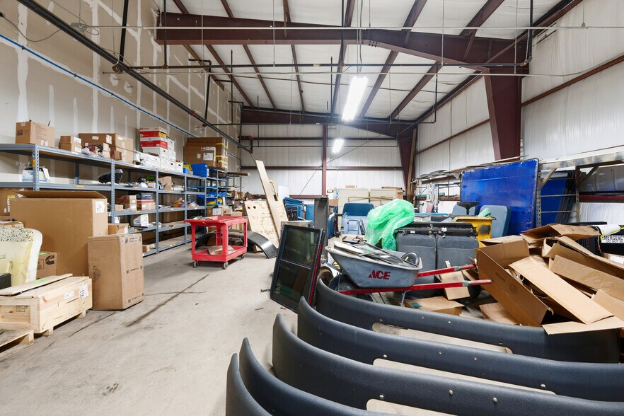 More Photos Of 7707 Henry Clay Blvd, Liverpool Warehouse For Lease