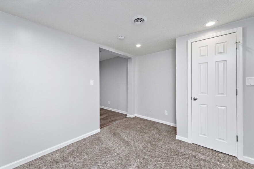 More Photos Of 706 E 139th St, Kansas City Apartments For Sale