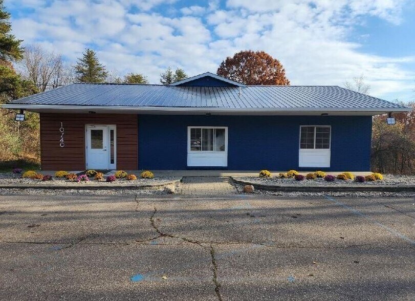 More Photos Of 10740 Dixie Hwy, Davisburg Office For Lease