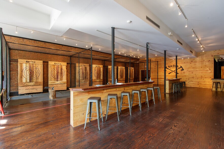 More Photos Of 128-130 N Ashley St, Valdosta General Retail For Sale