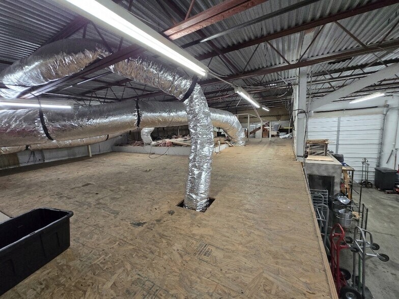 More Photos Of 406 N Carrier Pky, Grand Prairie Storefront Retail Office For Sale