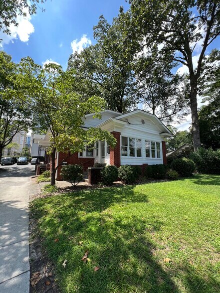 More Photos Of 3082 E Shadowlawn Ave NE, Atlanta Freestanding For Lease
