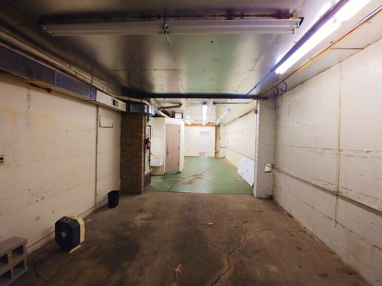 More Photos Of 10448 Kedzie, Chicago Office For Sale