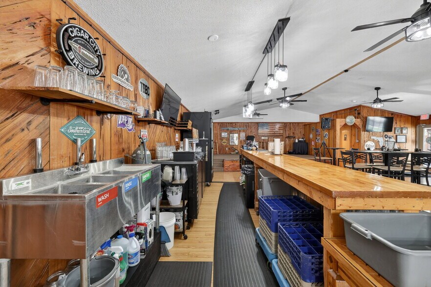 More Photos Of 2396 N Country Road 470, Lake Panasoffkee General Retail For Sale