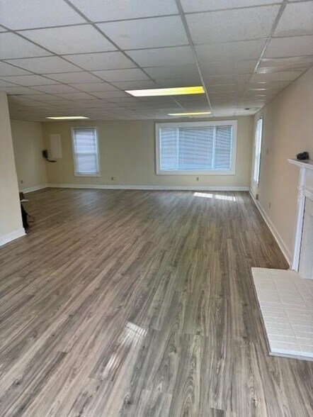 More Photos Of 1231-1249 Mall Dr, Richmond Medical For Lease