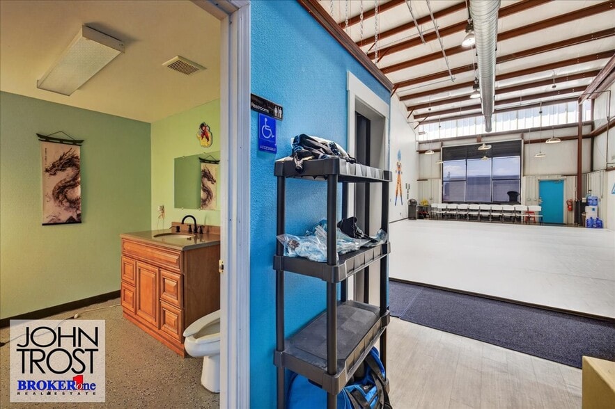 More Photos Of 801 N Center St, Casper Freestanding For Sale