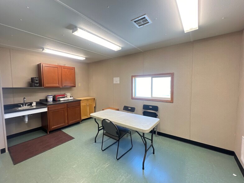 More Photos Of 629 Spruce Street, Sault Sainte Marie Industrial For Sale