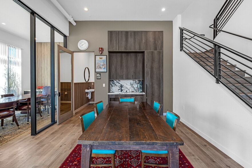 More Photos Of 752 W 19th St, Costa Mesa Loft Creative Space For Sale