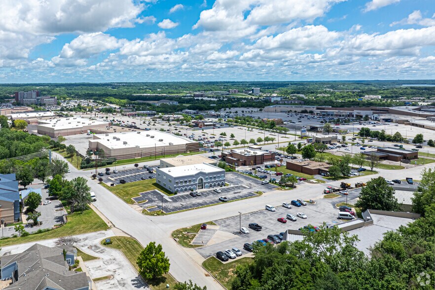 More Photos Of 3737 S Elizabeth St, Independence Office For Lease