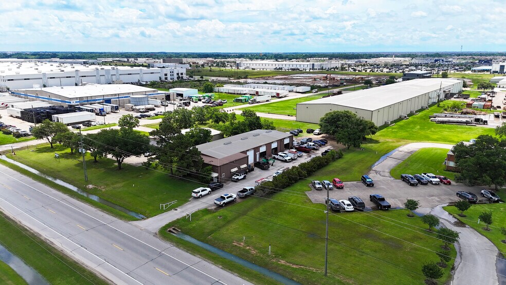 More Photos Of 27921 Highway Blvd, Katy Warehouse For Sale