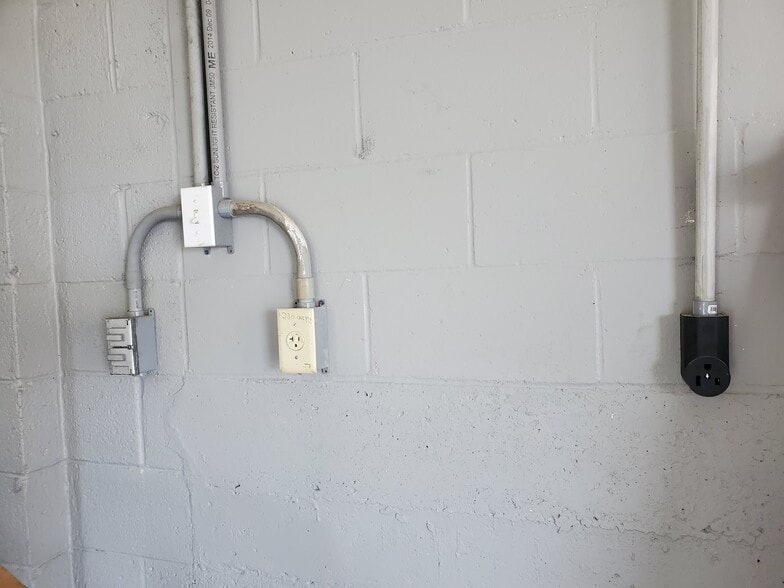 More Photos Of 243 Spring St, Highland Carwash For Lease