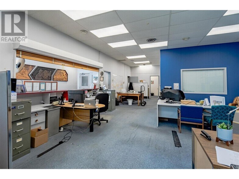 More Photos Of 1163 Cedar Av, Trail Storefront Retail Office For Sale