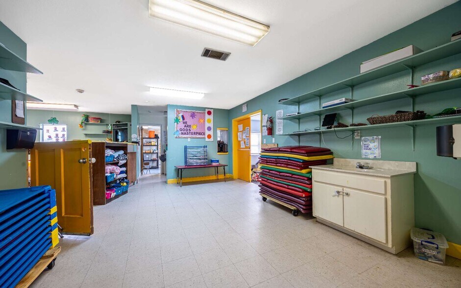 More Photos Of 311 NE Crawford St, Mayo Office For Sale