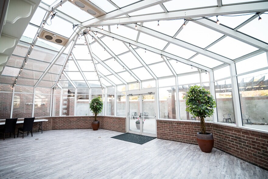 More Photos Of 22 E 200 S, Clearfield Restaurant For Sale