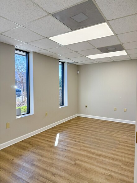 More Photos Of 2561 Oscar Johnson Dr, North Charleston Showroom For Lease