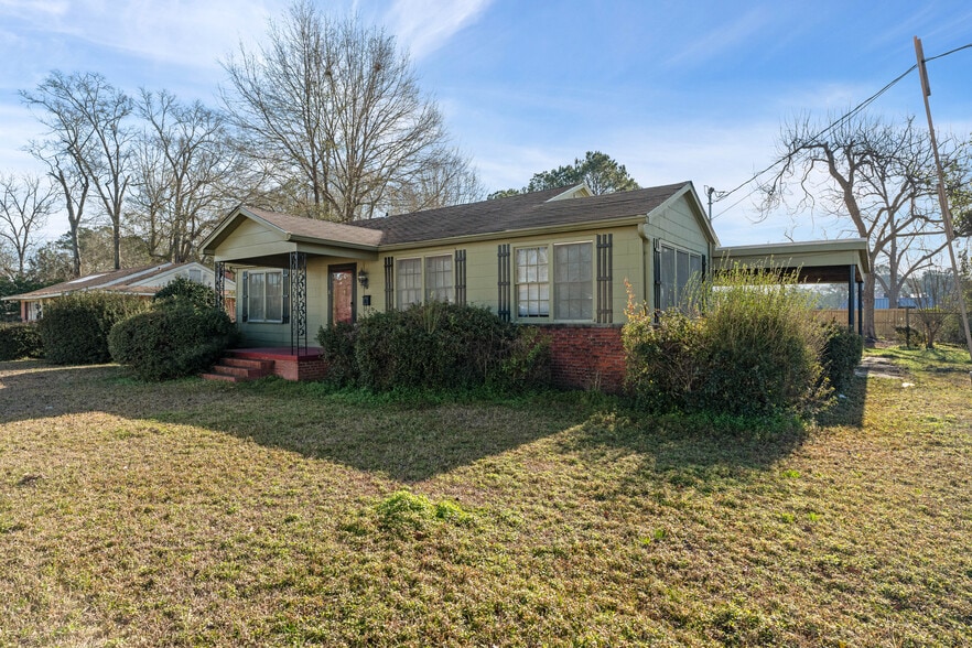Primary Photo Of 902 Court St, Waynesboro Flex For Sale