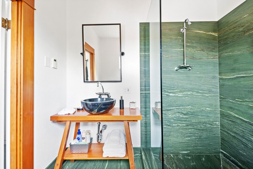 More Photos Of 1452 NE 28th Ave, Portland Storefront Retail Residential For Sale