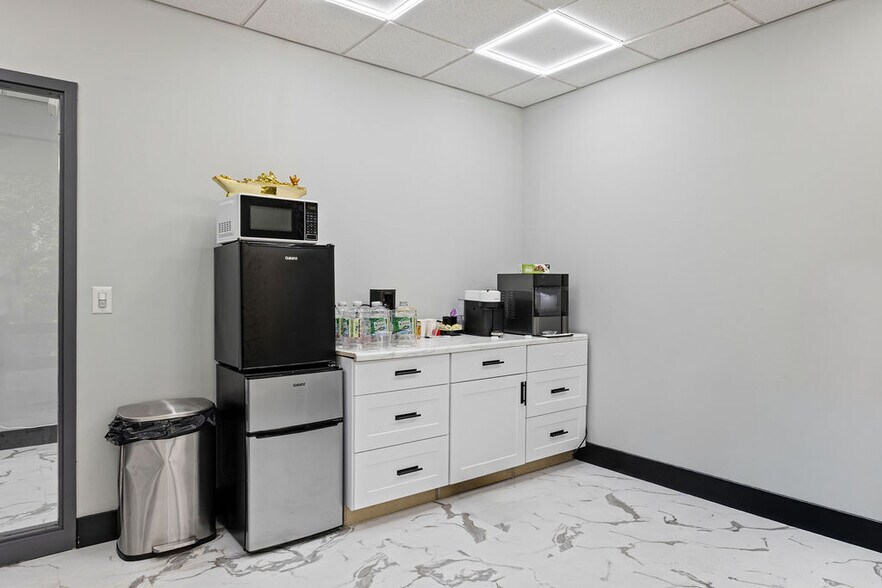 More Photos Of 95 Chestnut Ridge Rd, Montvale Office For Lease