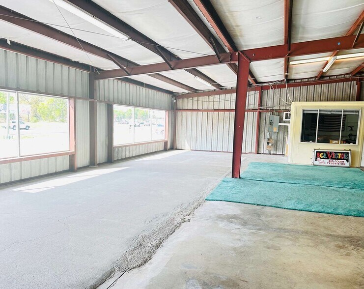 More Photos Of 3440 US Highway 92 E, Lakeland Warehouse For Sale