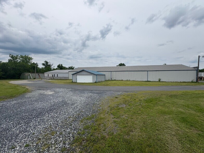 More Photos Of 2020 Chambersburg Rd, Gettysburg Warehouse For Lease