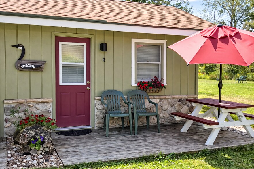 More Photos Of 11481 Main St, Honor Hotel For Sale