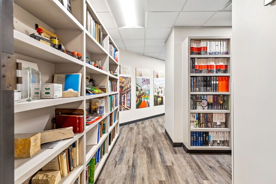 More Photos Of 5545 Fredericksburg Rd, San Antonio Office For Sale