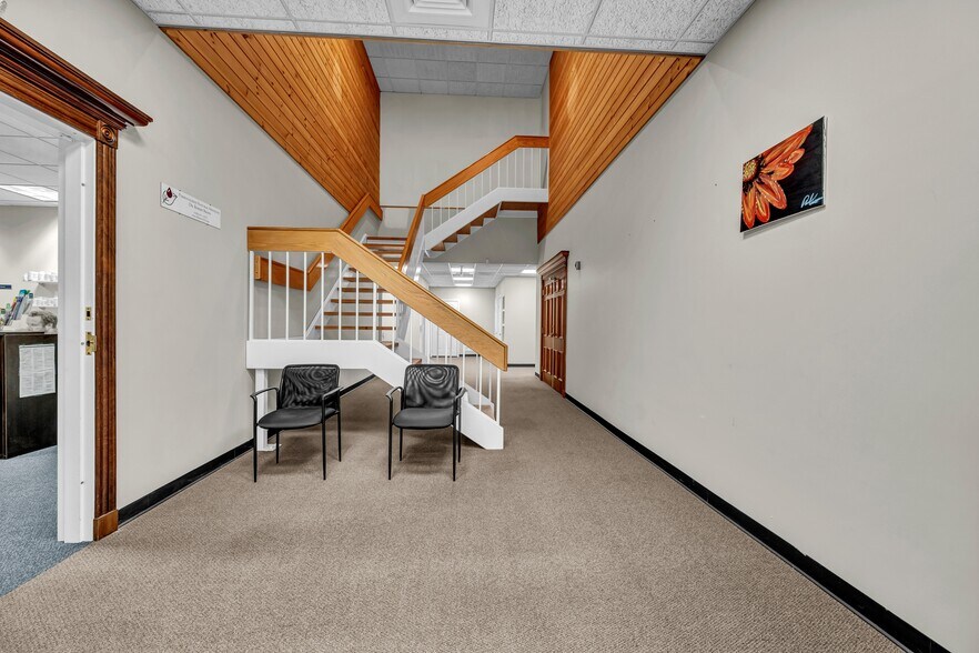 More Photos Of 11 Mile Hill Rd, Newtown Office For Lease