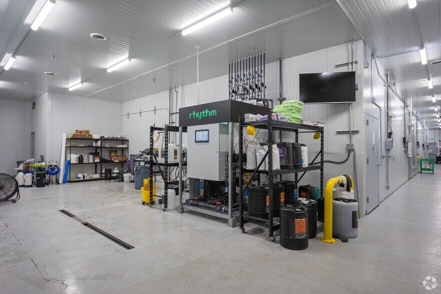 More Photos Of 901 Wayne St, Niles Warehouse For Lease