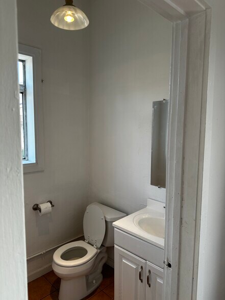 More Photos Of 935 Sir Francis Drake Blvd, Greenbrae Storefront Retail Office For Lease