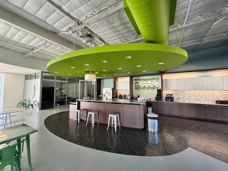 More Photos Of 6801 Portwest Dr, Houston Flex For Lease