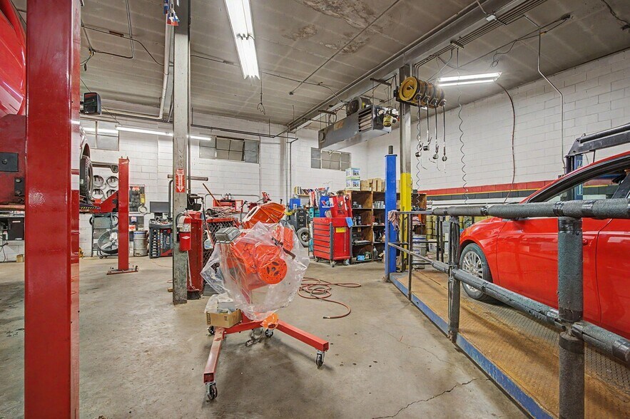 More Photos Of 37 W Carleton Rd, Hillsdale Auto Repair For Sale