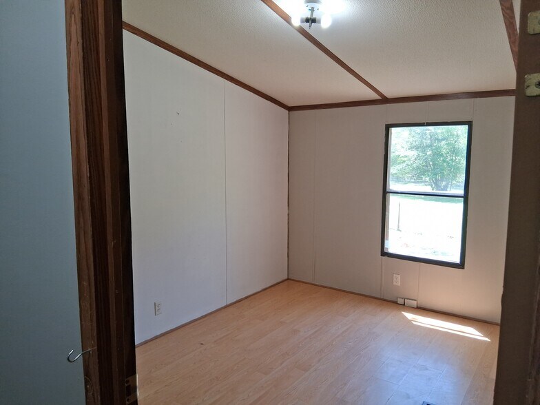 More Photos Of 8719 Pearson Rd, Ore City Warehouse For Sale
