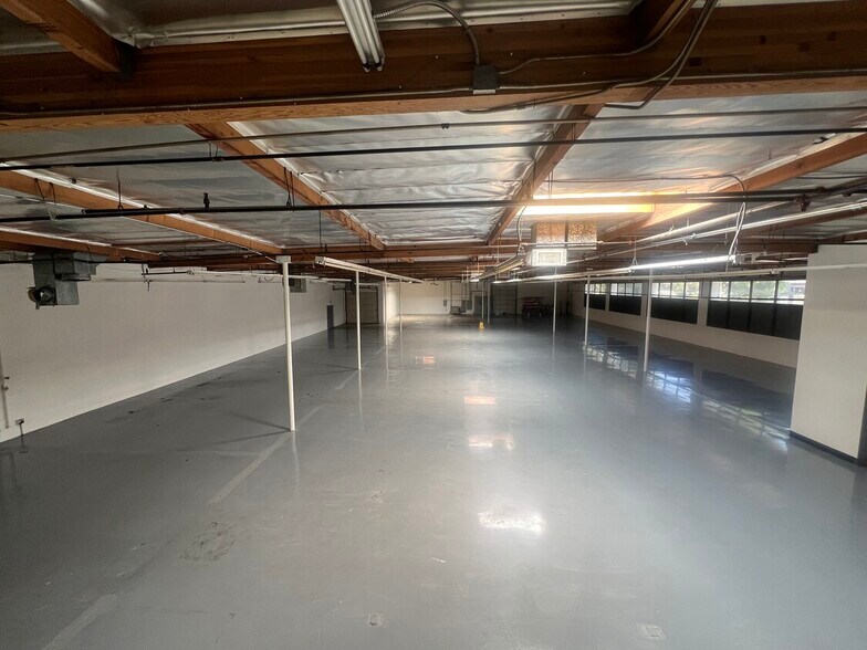 More Photos Of 27704 Avenue Scott, Valencia Distribution For Lease