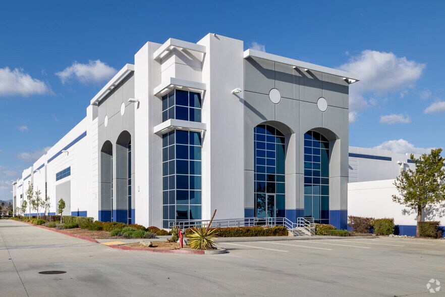 More Photos Of 22705 Newhope St, Moreno Valley Distribution For Lease