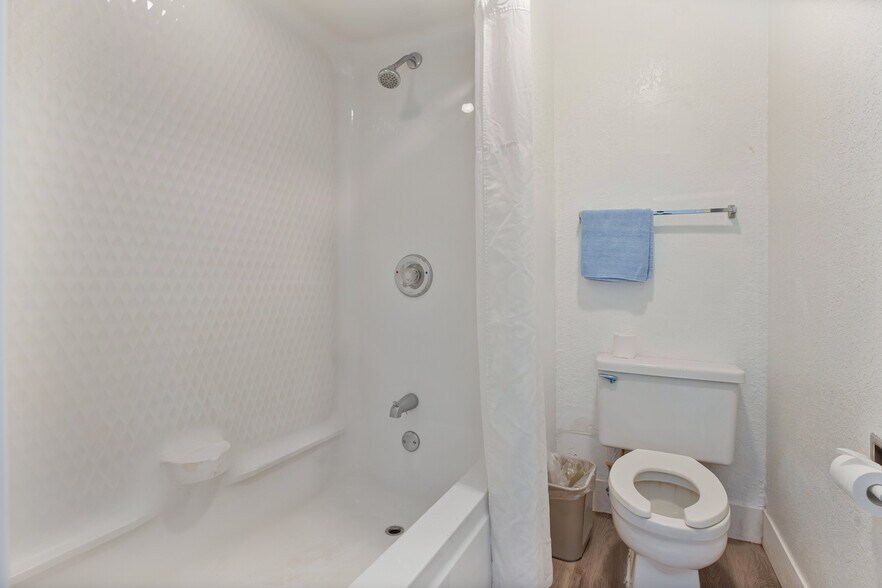 More Photos Of 7455 W Irlo Bronson Memorial Hwy, Kissimmee Hotel For Sale