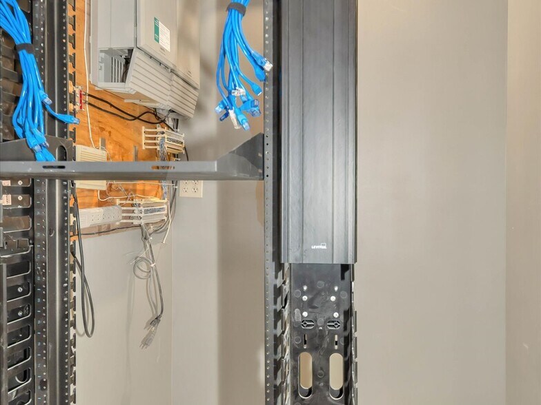 More Photos Of 1990 E Algonquin Rd, Schaumburg Medical For Lease